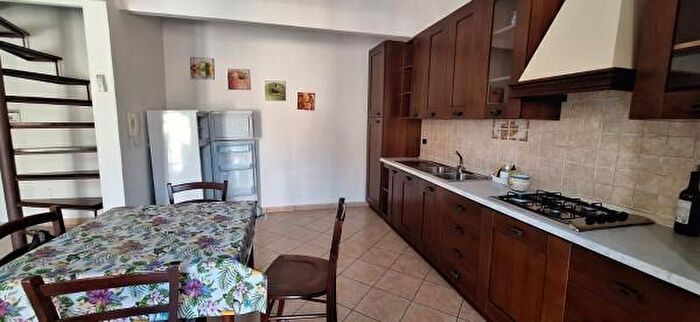 Appartamento trilocale in vendita in Via Ruota, Santo Stefano Di Camastra