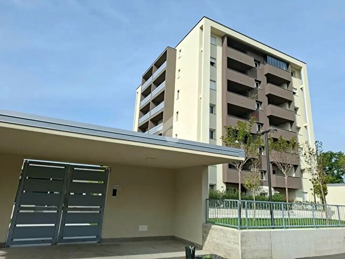 Appartamento trilocale in affitto in Via Alessandro Litta Modignani, Milano