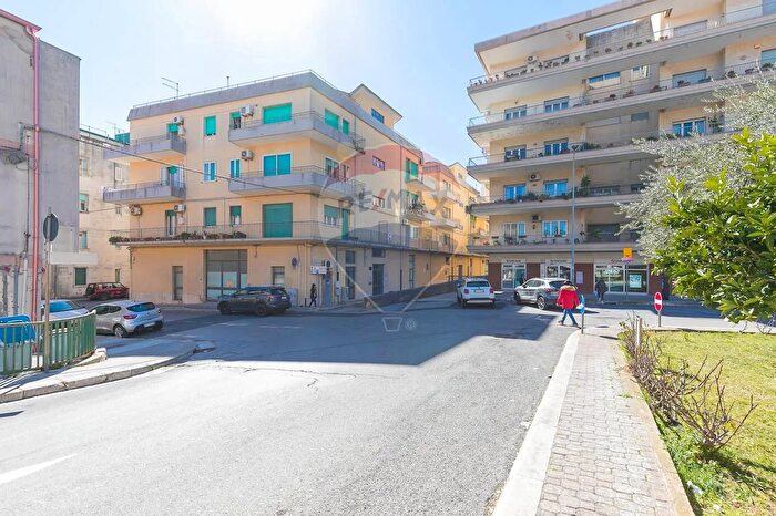 Appartamento con 10 locali in vendita in Piazza VannAntò, Ragusa