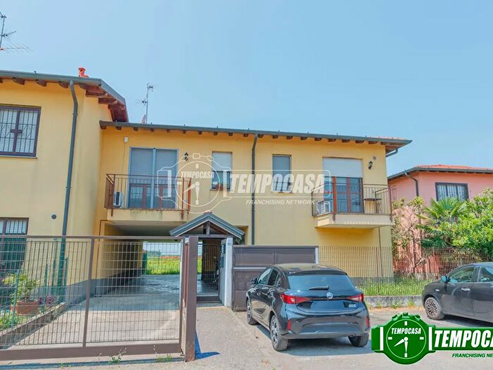 Appartamento monolocale in vendita in Via Cavour, Certosa Di Pavia