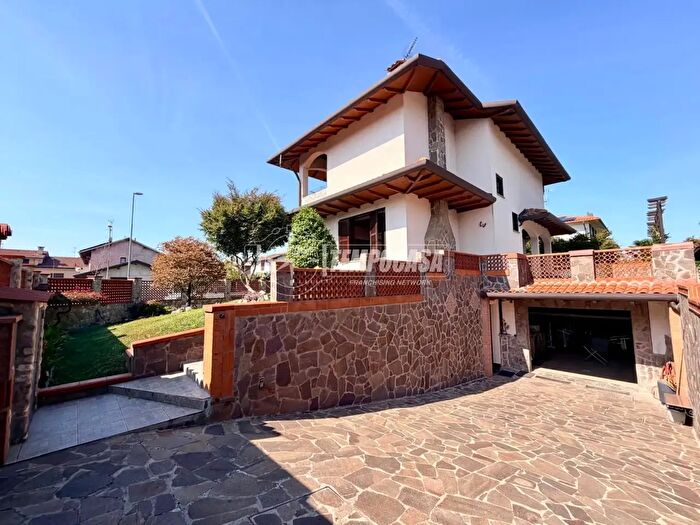 Casa quadrilocale in vendita in Via Aleardo Aleardi, Parabiago