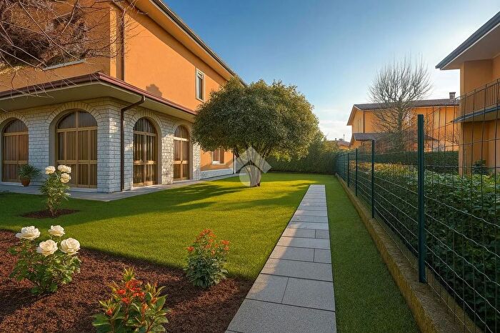 Casa quadrilocale in vendita in Via Martiri di Piazza della Loggia, Manerbio