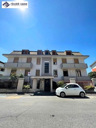 Appartamento trilocale in vendita in Seregno