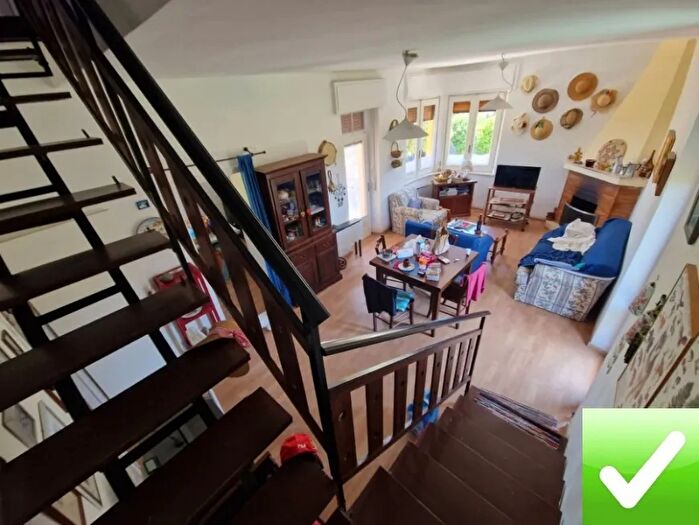 Casa con 6 locali in vendita in Reggio Calabria