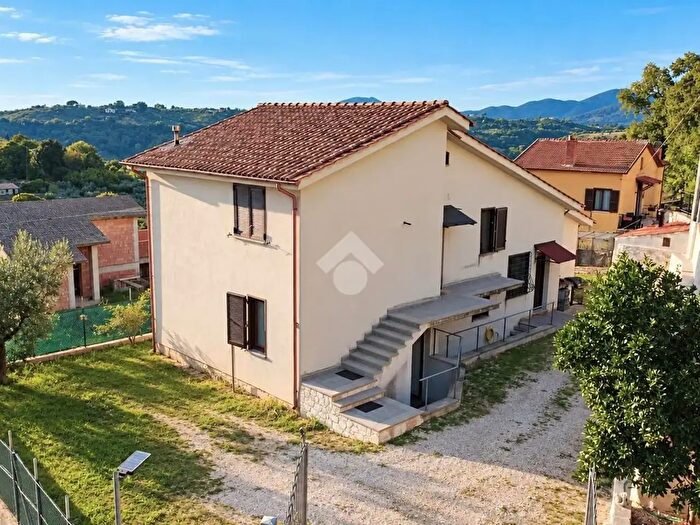 Casa con 10 locali in vendita in Via Meleta, Casperia