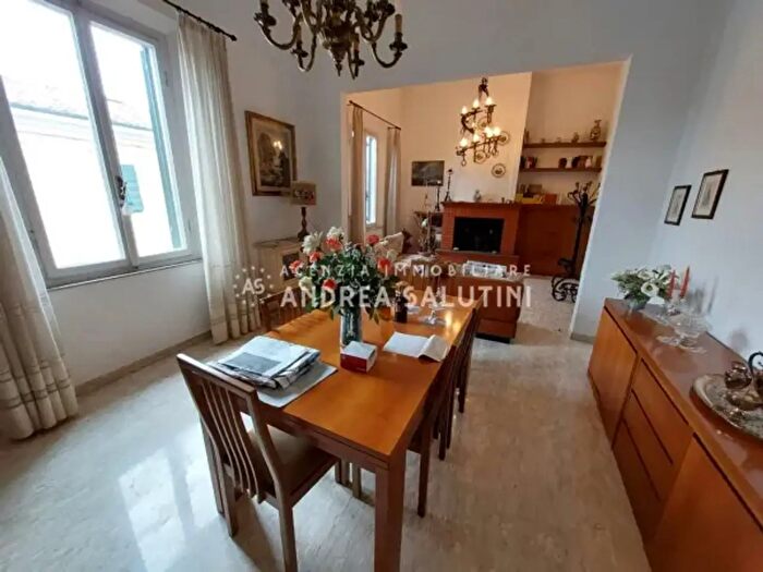 Appartamento con 6 locali in vendita in Via Roma, Pontedera