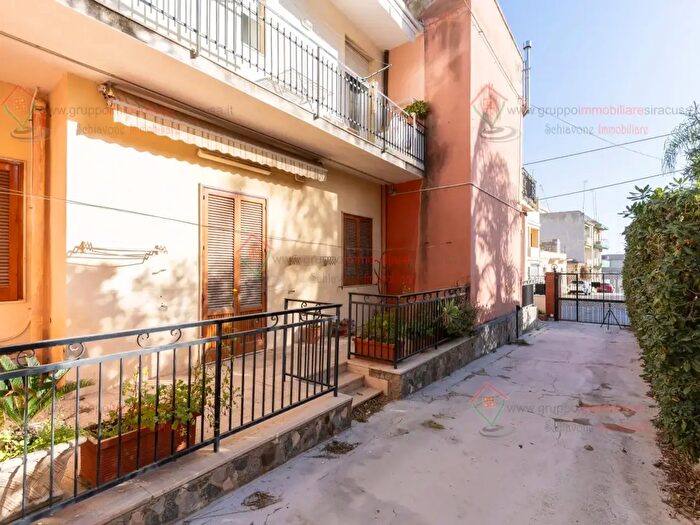 Appartamento con 5 locali in vendita in Siracusa