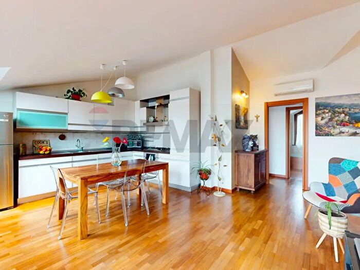 Appartamento trilocale in vendita in Via Drizza, Solaro