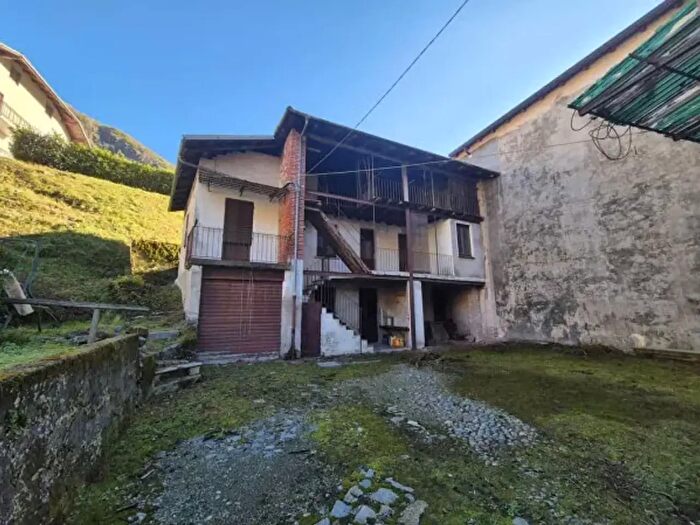 Casa con 6 locali in vendita in Via Pasquaro, Varallo