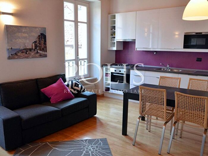 Appartamento trilocale in affitto in Via Cinque Giornate, Centro Storico, Como