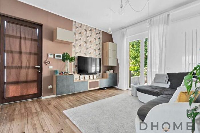 Appartamento trilocale in vendita in Via Ugo Foscolo Lesm, Lesmo