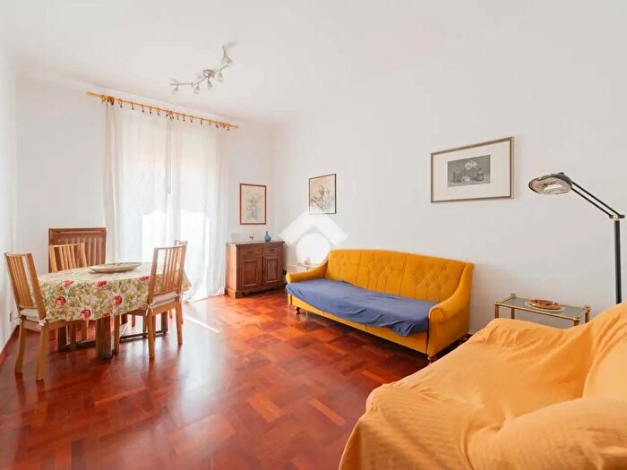 Appartamento trilocale in vendita in Via Mancinelli, Roma