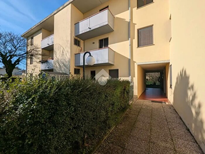 Appartamento con 5 locali in vendita in Via Manzoni, Gattatico