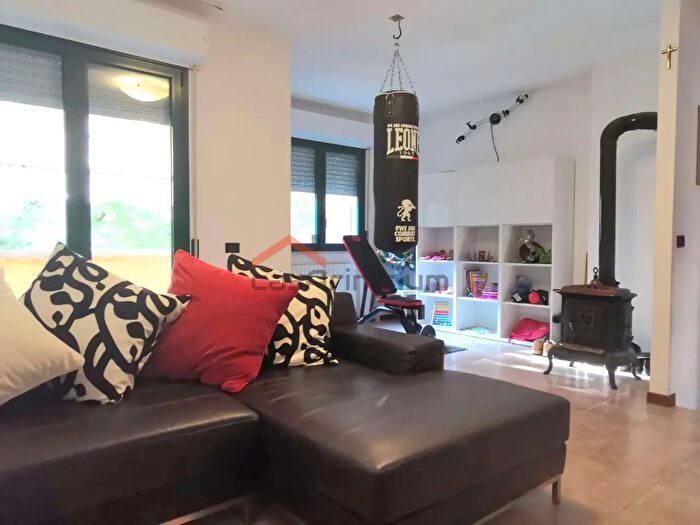 Casa con 6 locali in vendita in Via Marecchiese, Rimini