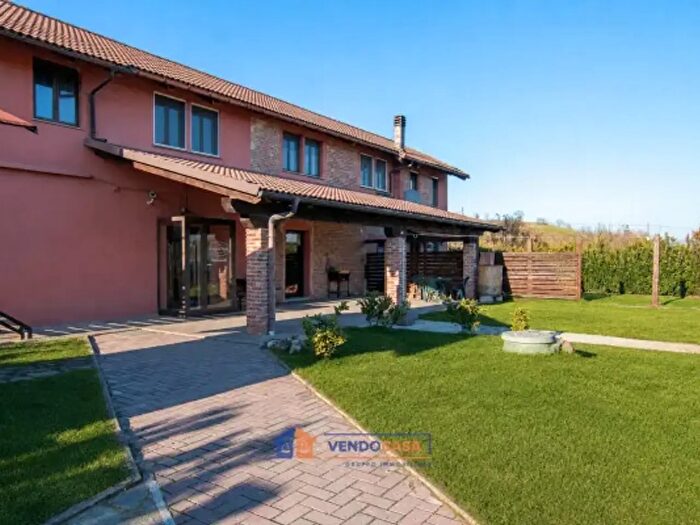 Casa con 6 locali in vendita in Corso Valpone, Canale