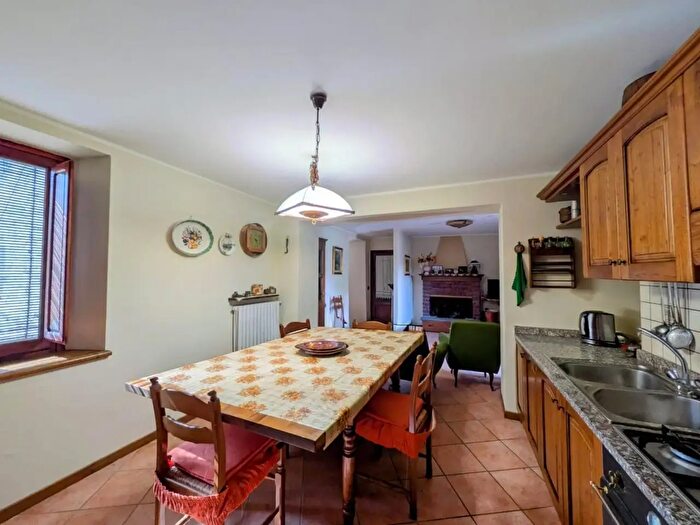 Casa con 6 locali in vendita in Coreglia Antelminelli