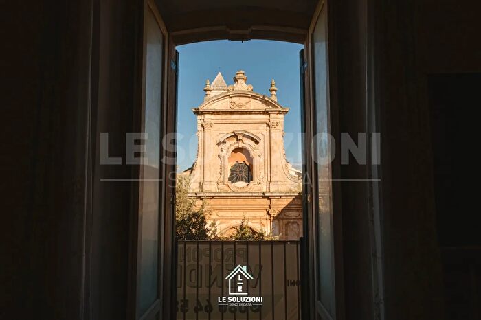Appartamento trilocale in vendita in Piazza San Domenico, Putignano