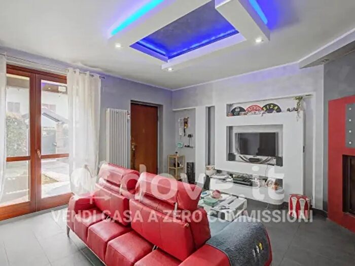 Casa con 5 locali in vendita in Via Carlo Cattaneo, Leini