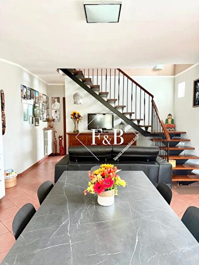 Casa con 10 locali in vendita in Regione Aie, Canelli