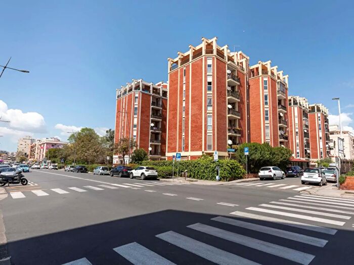 Appartamento con 6 locali in vendita in Viale Colombo, Quartu SantElena