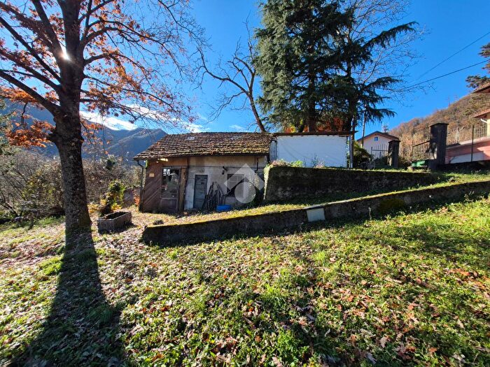 Casa bilocale in vendita in Via Insurrezione dAprile, Montoggio