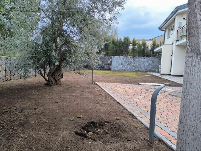 Appartamento trilocale in affitto in Barriera Leucatia, Catania