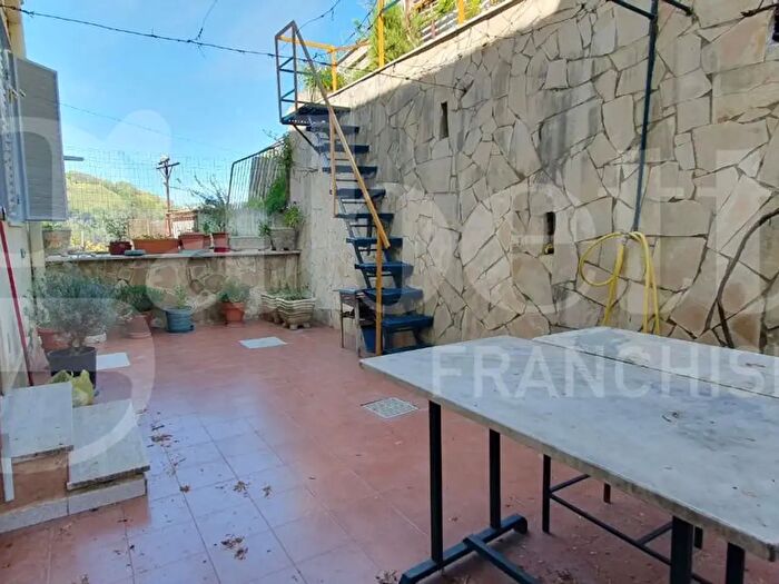 Appartamento trilocale in vendita in Via Tibullo, Napoli