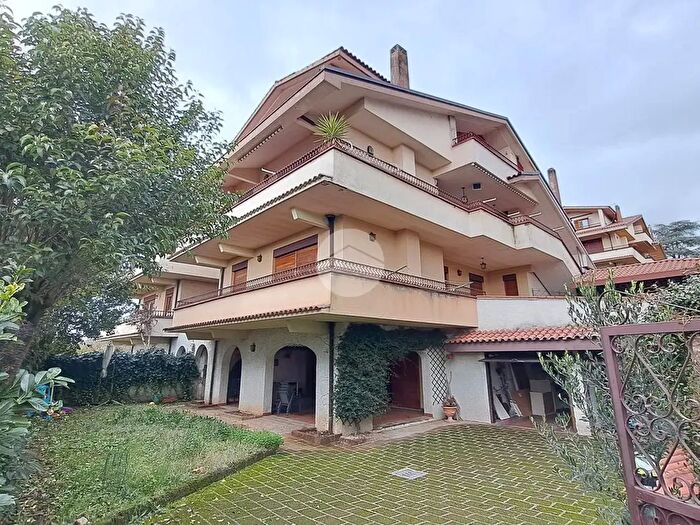 Casa con 7 locali in vendita in Via Colle Iannini, Frosinone