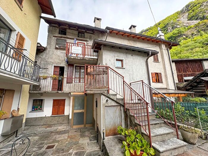 Casa con 5 locali in vendita in Via Dante, Villa Di Chiavenna