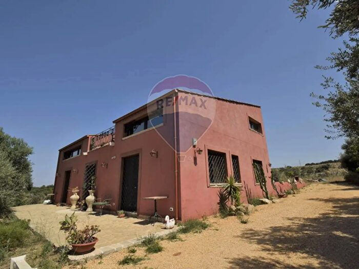 Casa con 7 locali in vendita in Contrada Cavarretto Snc, Menfi