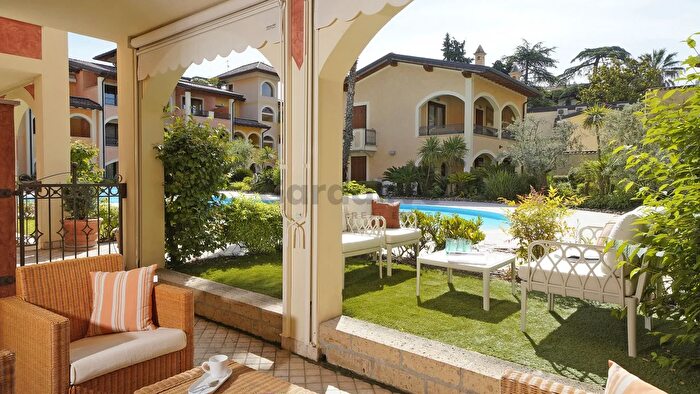 Appartamento trilocale in vendita in Via Lungolago Giuseppe Zanardelli, Toscolano Maderno