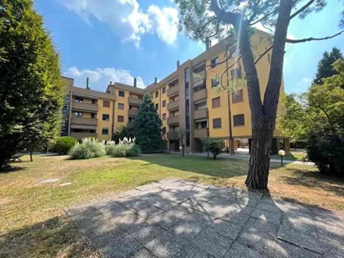 Appartamento trilocale in vendita in Via Achille Grandi, Vanzago