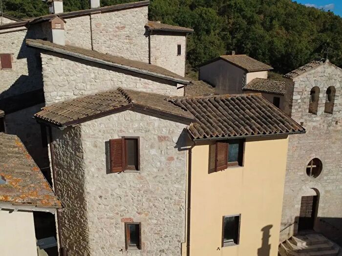 Appartamento con 5 locali in vendita in Sellano Frazione San Martino, Sellano