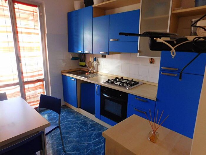 Appartamento trilocale in affitto in Via Filippo Busserio, Centro Storico, Savona