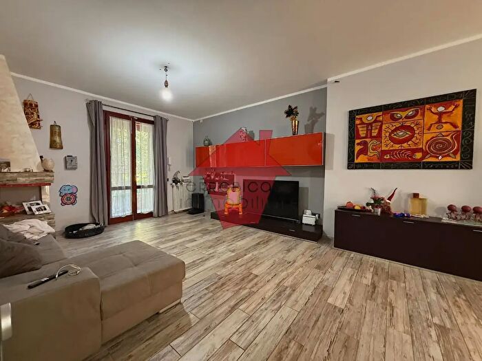 Appartamento con 6 locali in vendita in Empoli