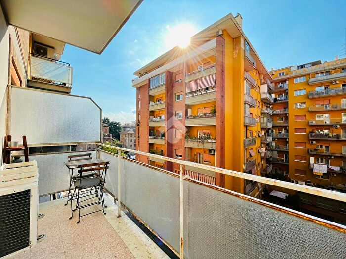 Appartamento trilocale in vendita in Via Portuense, Roma