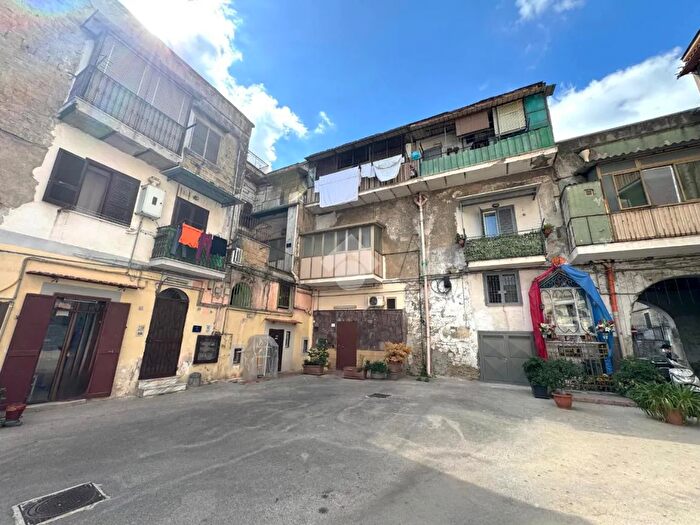 Appartamento bilocale in vendita in Corso Secondigliano, Napoli