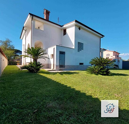 Casa con 10 locali in vendita in Anzio