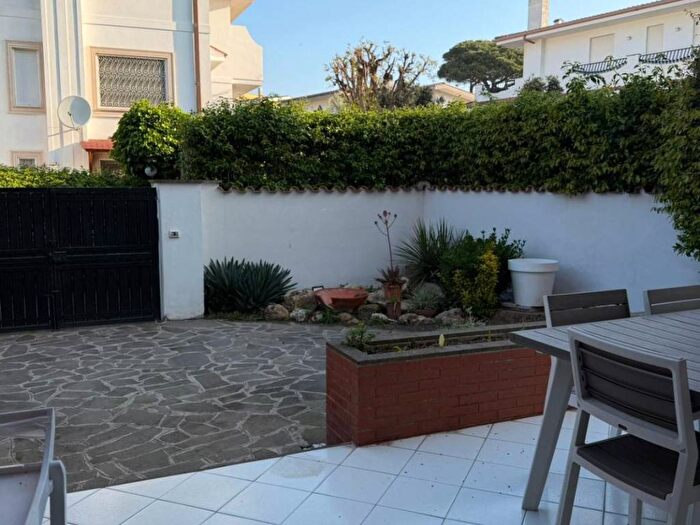 Casa con 5 locali in affitto in Via Maratea, Fregene, Fiumicino