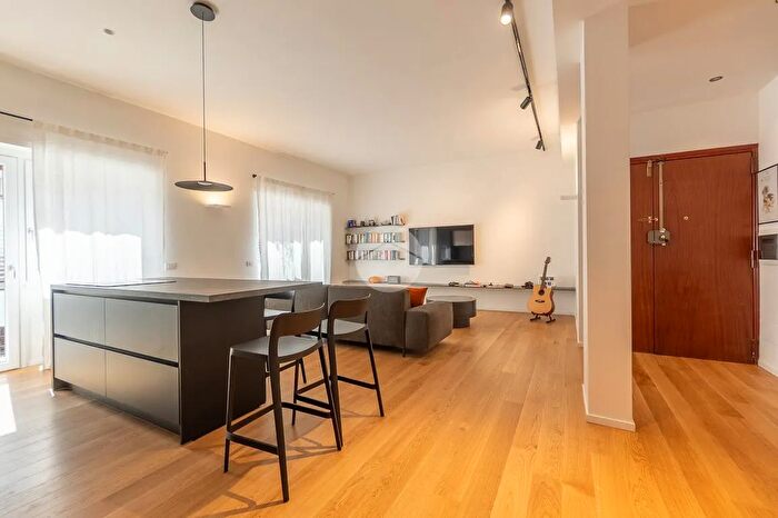 Appartamento trilocale in vendita in Via Tuscania, Roma