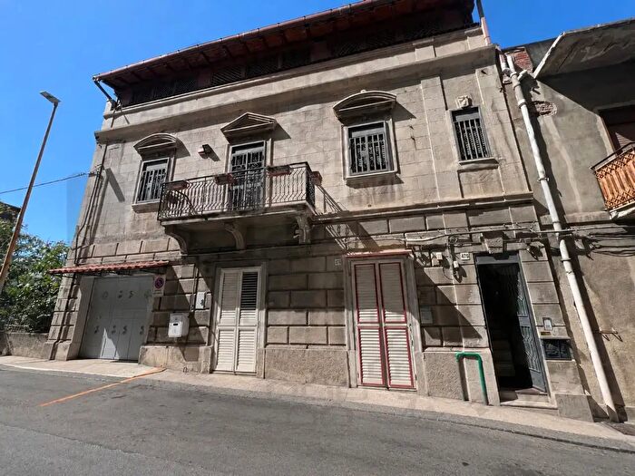 Casa con 6 locali in vendita in Vai Palermo, Messina