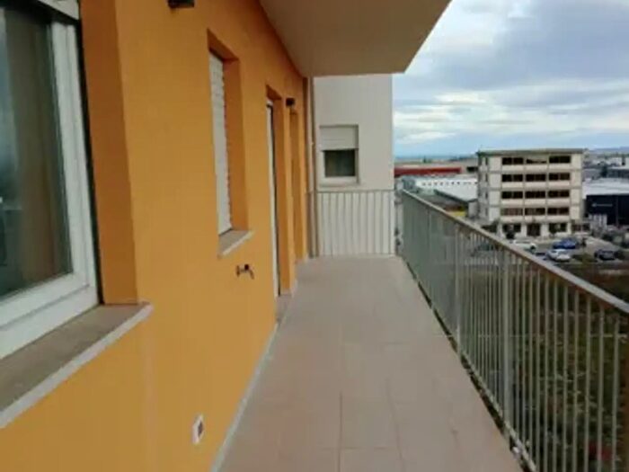 Appartamento con 6 locali in vendita in Via Stanislao Cannizzaro, Pisa