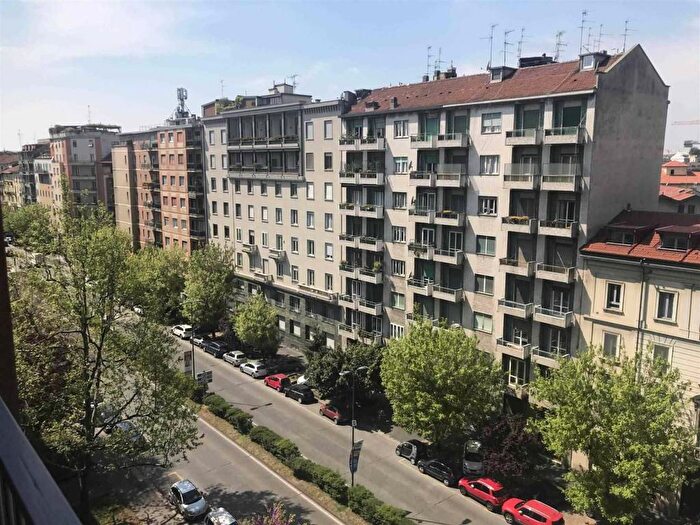 Appartamento trilocale in affitto in Viale Emilio Caldara, Porta Romana Medaglie d'Oro, Milano