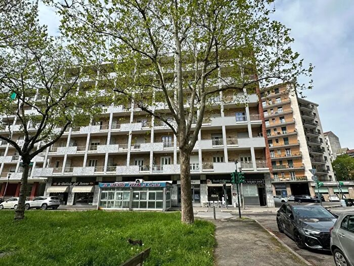 Appartamento quadrilocale in vendita in Piazza Pitagora, Torino