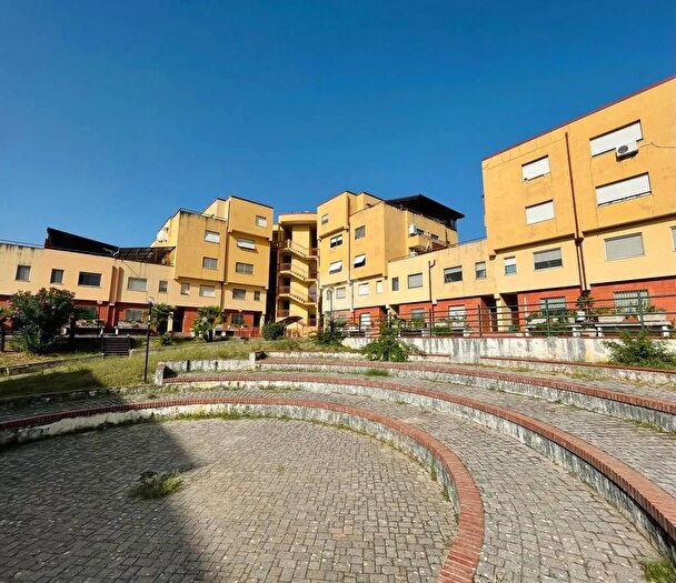 Appartamento trilocale in vendita in Viale dei Giardini, Rende