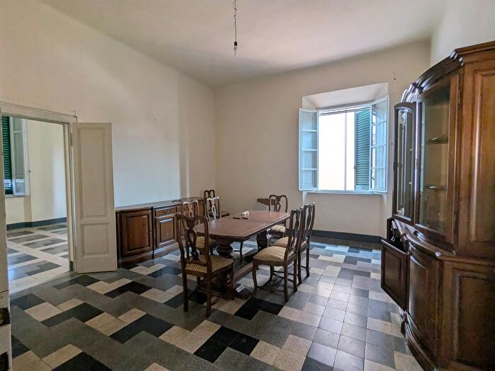 Appartamento con 6 locali in affitto in Pisa