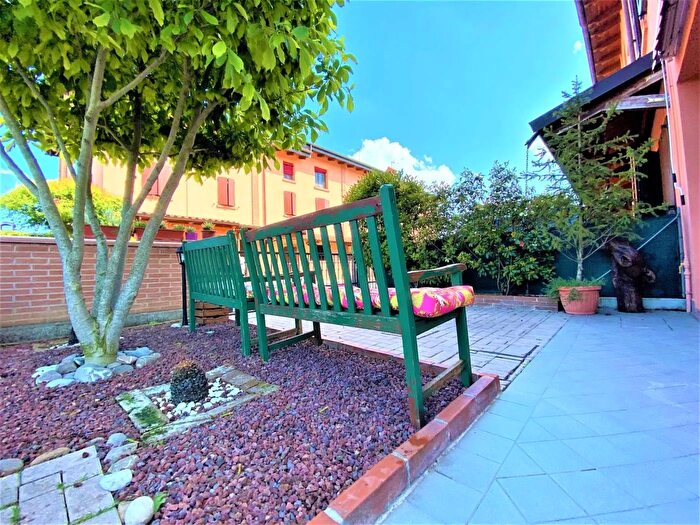 Casa con 6 locali in vendita in Via Taddia Cento, Cento