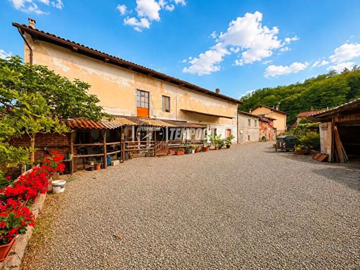 Casa con 7 locali in vendita in Via Cigliano, Maglione
