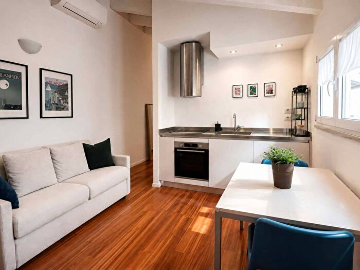 Appartamento bilocale in affitto in Via Camillo Hajech, Plebisciti Susa, Milano