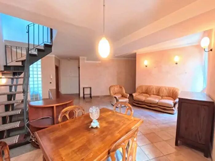 Appartamento trilocale in vendita in Via della Pescheria, Viterbo